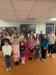 Comhghairdeas leis na daltaí a sheinn aréir i bPobalscoil Chloich Cheannfhaola!
*********************************************
Well done to our wonderful students who performed in PCC, Falcarragh last night!
Thank you to everyone who came along, and we look forward to seeing you again in September! 🎶🎶
Our tutors pictured (left to right): Declan McClafferty, Theresa Kavanagh, and Tine Verbeke